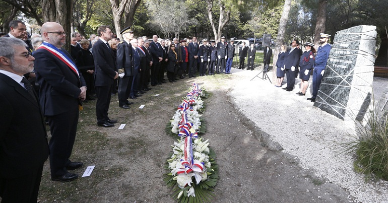 Hommage aux victimes des attentats de Paris du 13 novembre 2015